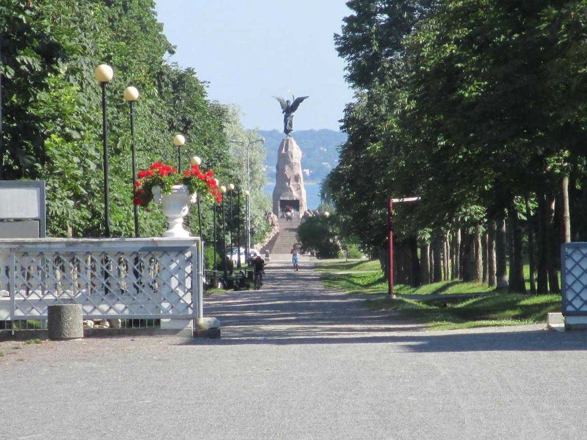 1 Bedroom Apartment Near Kadriorg Swan Pond 탈린 외부 사진